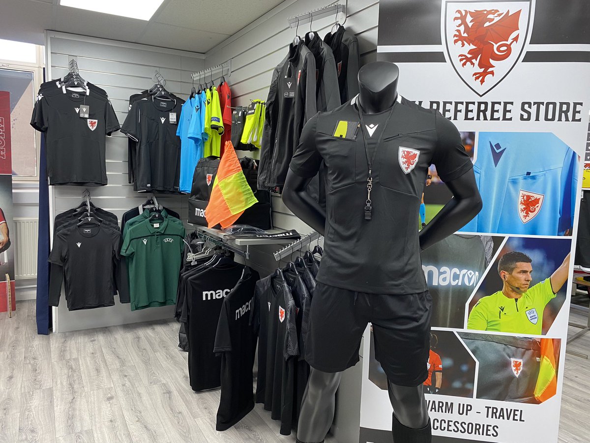 JamieMonk16's tweet photo. Just visited Andy at @MacronWrexham and I’m now sorted with my new #refereekit.  It’s quality! If you can’t get there, get online! 
⬇️⬇️⬇️

https://t.co/lMSz9iniNu

#FAW #referee #refereekit #welshFA
@NEWRARefereeing @FAWales https://t.co/b8cZjDinZy