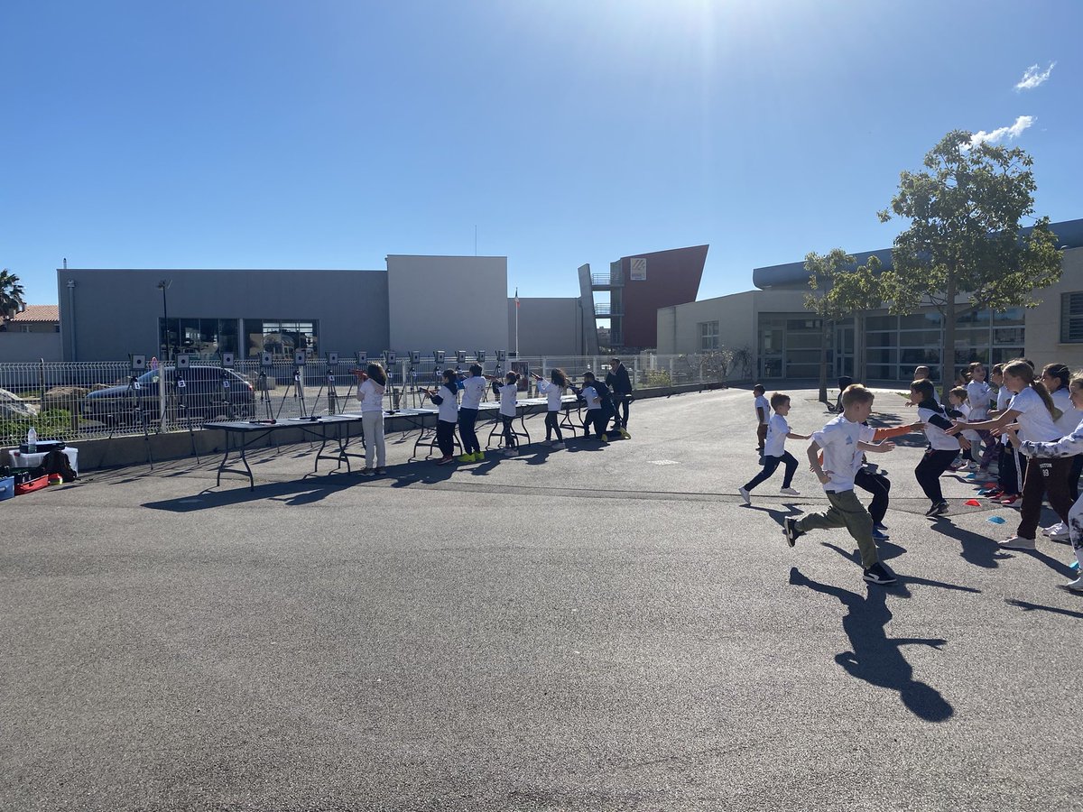 pat6637043847's tweet photo. SOP ÉCOLE alain St Cyprien https://t.co/ulYi2ij0rA
