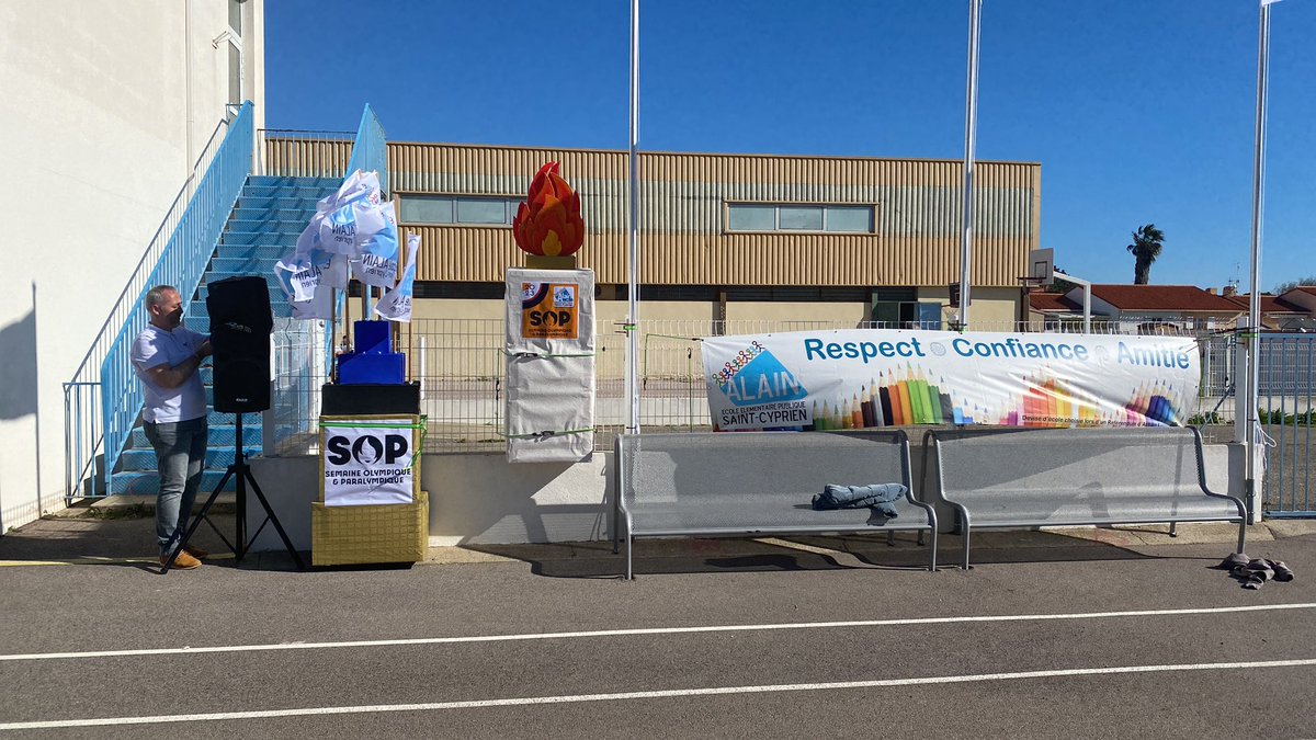 pat6637043847's tweet photo. SOP ÉCOLE alain St Cyprien https://t.co/ulYi2ij0rA