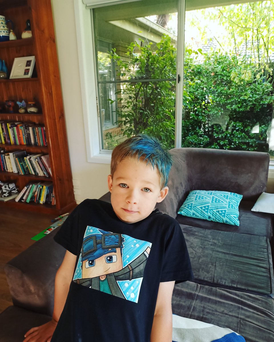 Kate_Wright01's tweet photo. @dantdm Hi Dan, I'm Rory from Australia. I love your blue hair and your video's 🗡️👾🌚 https://t.co/zdujwqh3DG