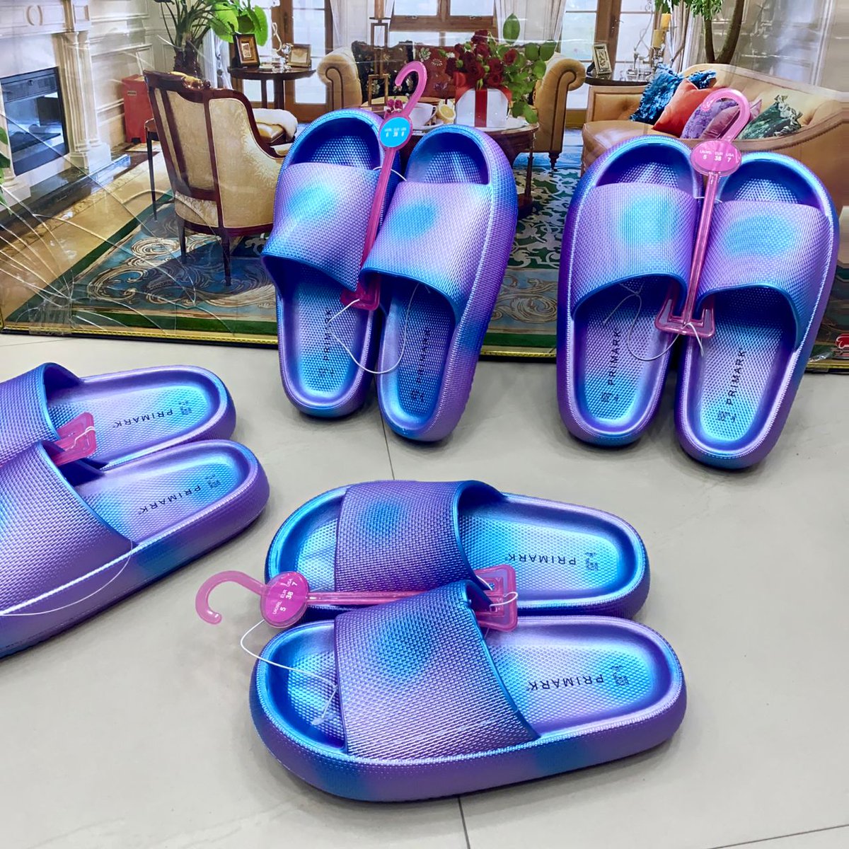 stcelinelagos's tweet photo. NEW IN, QUALITY 👠 🛍️💰
SIZE:37-42
PRICE:16,500
AVAILABLE FOR IMMEDIATE DELIVERY
P:S we do not own the rights to this video/picture/music
#stcelineshoes #stcelinebags
#bags #clothes #Davido #chioma
#blessingceo #SSandSE https://t.co/kInRzhgRmQ