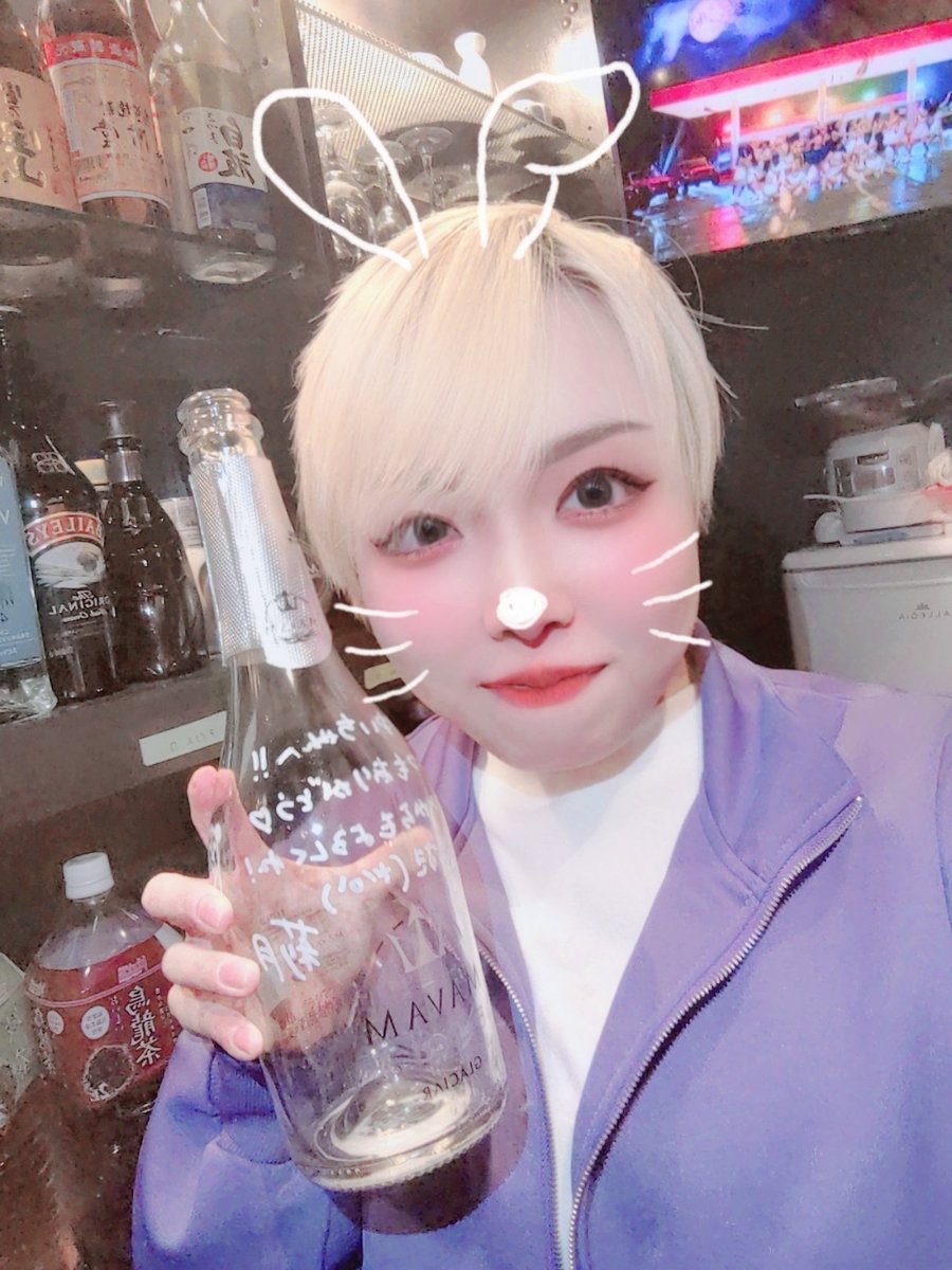 BianbarL's tweet photo. 4月5日(水)
出勤メンバー

かえ　20:00~5:00
ゆい　20:00~5:00

【営業時間】20:00~5:00 https://t.co/AoXPmVfb3v
