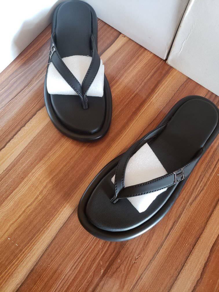 Excellence_MZ's tweet photo. Get your classic slide that goes with any outfit …. Available in different sizes and colors.
Price: N7000   
Let beautify your foot with our product.                         #WhereIsTinubu #hell3 #Portable #Benin #UnfoldExtraordinary #Asake #Zidane #PeterObi https://t.co/xk9MSyALQv