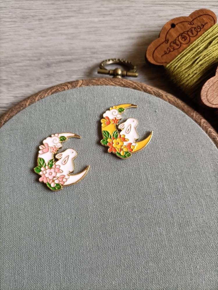 botanical_craft's tweet photo. Excited to share the latest addition to my #etsy shop: Moon bunny needle minder, needle magnet for embroidery and cross stitch https://t.co/uHbgqEyBCz #embroidery #yes #rainbow #needleminder #crossstitch #stitchaccessories #needlekeeper #needlenanny #magneticneedle https://t.co/4irMY5Aqap