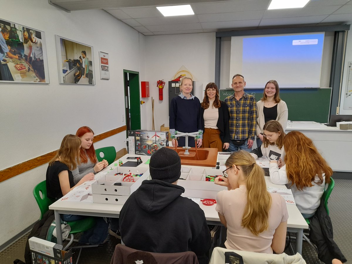 COGNOSInternat1's tweet photo. All good things come in ... 5! 

Last week, our 5th #stem workshop started at the Gesamtschule Waltrop, Germany. Our 17 schoolgirls had a lot of #fun setting up #experiments on #water, #wind, and #solarenergy.

#thankyou, KARL-KOLLE-Stiftung, for financing this initiative! https://t.co/brNcbu5sQS