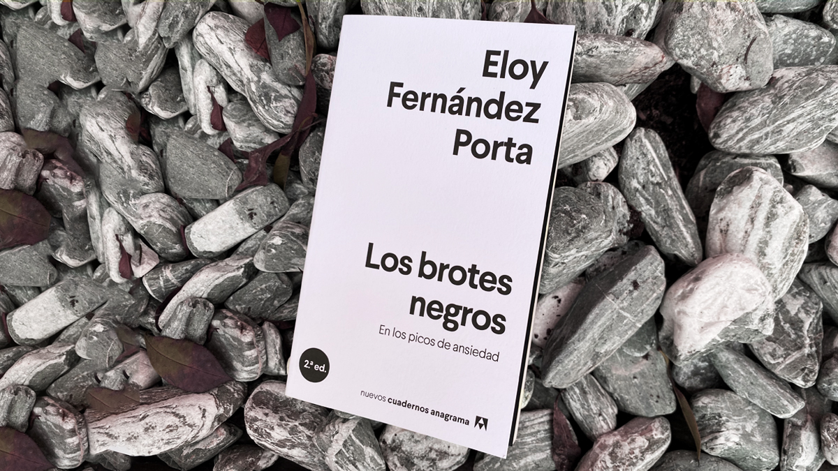 En este cuadernos nos encontramos con un sujeto cuyos biorritmos, alterados hasta el colapso, somatizan la velocidad exaltada de la producción y la profesión.
📌 @PortaEloy  describe los síntomas de un trastorno de ansiedad prolongado, y su oscura floración en #LosBrotesNegros.