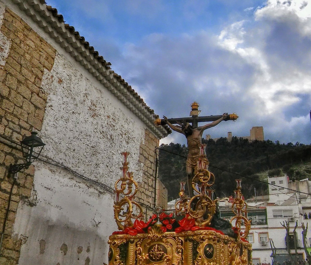 Martes Santo en #Jaén en el antiguo barrio de la Magdalena.
<a href="/JaenClemencia/">Clemencia Jaén</a>.
#SemanaSanta #DateUnaAlegria #ViveAndalucia