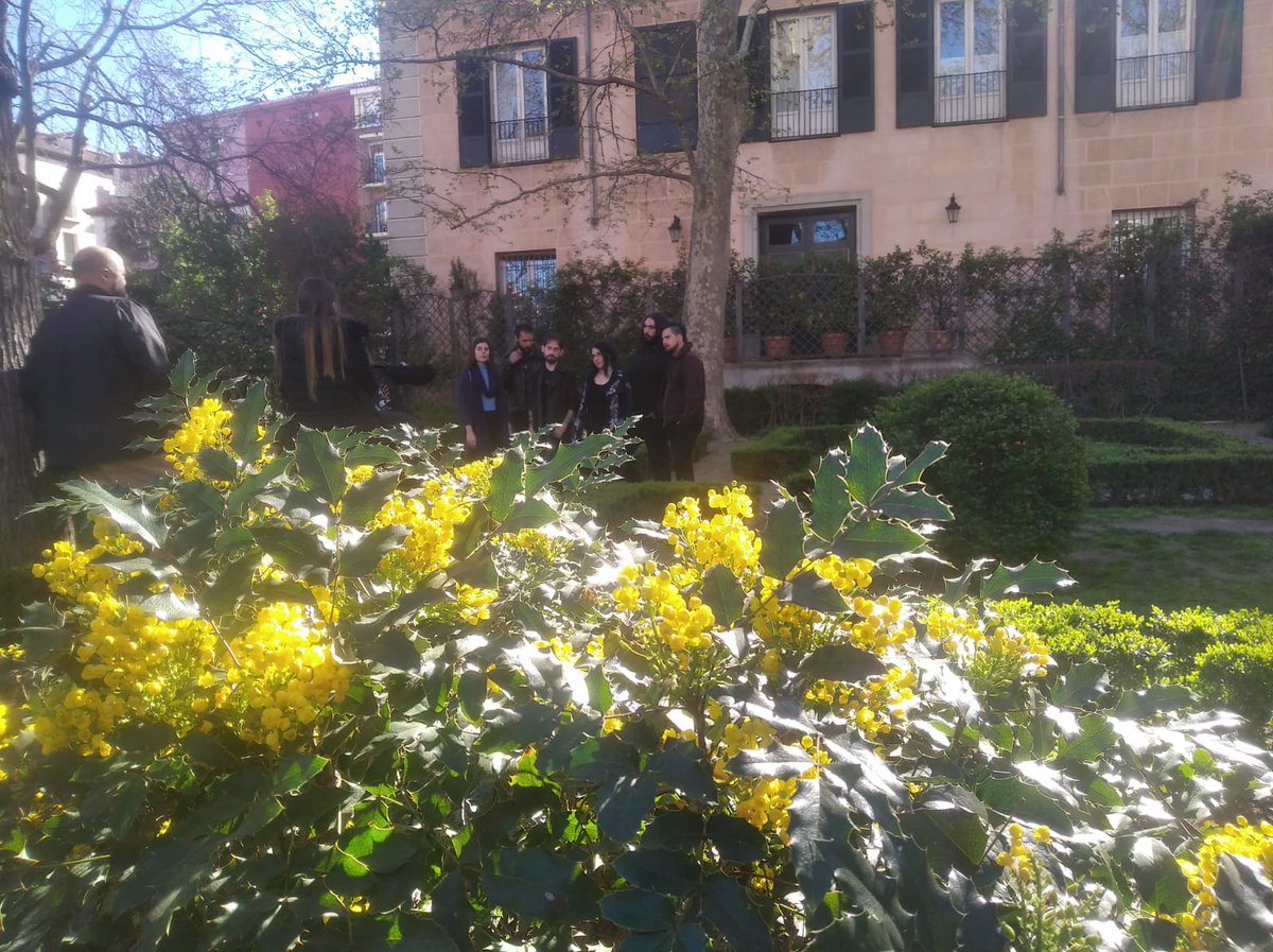 vaelfolk's tweet photo. 🌻Fotos nuevas!🌻

Este domingo estuvimos en los Jardines del Príncipe haciéndonos una sesión de fotos con la estupenda  @/Kikathous (podéis encontrarla en Instagram). Nos lo pasamos genial! Os dejamos el making of 😊 Pronto más noticias musicales! https://t.co/j0xdDTWga0