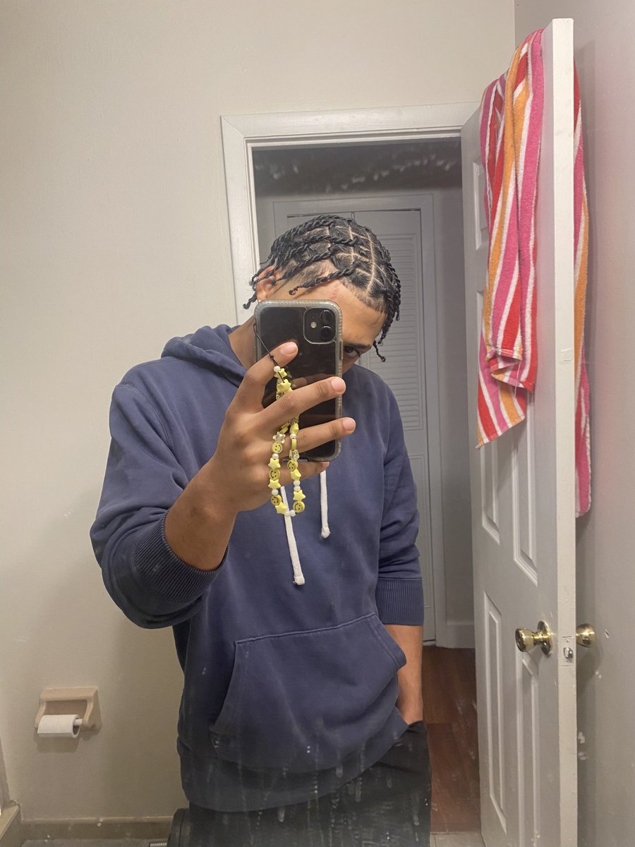 6zay9's tweet photo. curls or twists? thinkin bout loccin up too ngl https://t.co/btsF5RMmcS