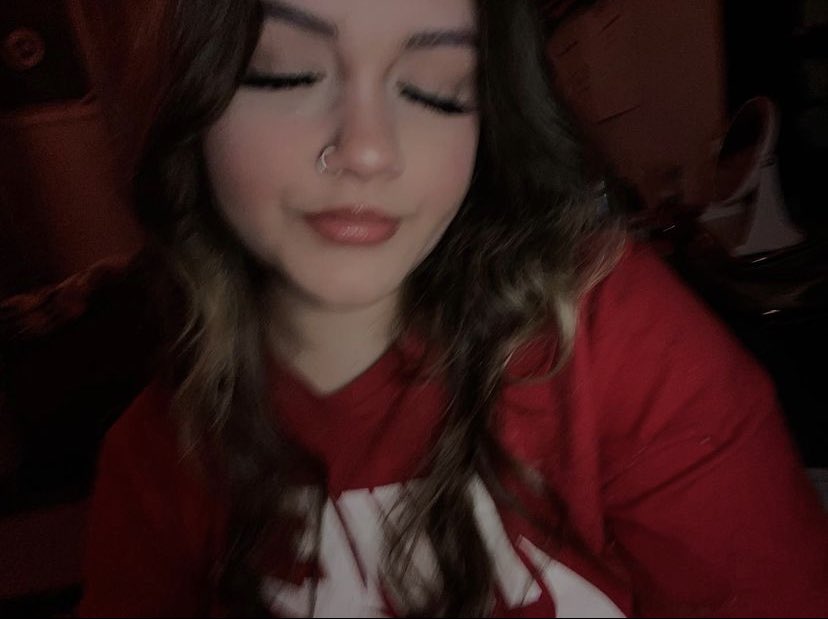 jayd4dena3's tweet photo. Updated pinned post! :)

Hi I’m Jayda/jay/jade idc lol she/her

Twilight 🌙
Tlou 🌿
Make up! 💄
420 friendly ;)
I like 99% of YouTubers
In a v happy relationship <3

Please feel free to hmu I love meeting new people :) https://t.co/XmjjRY0q3W