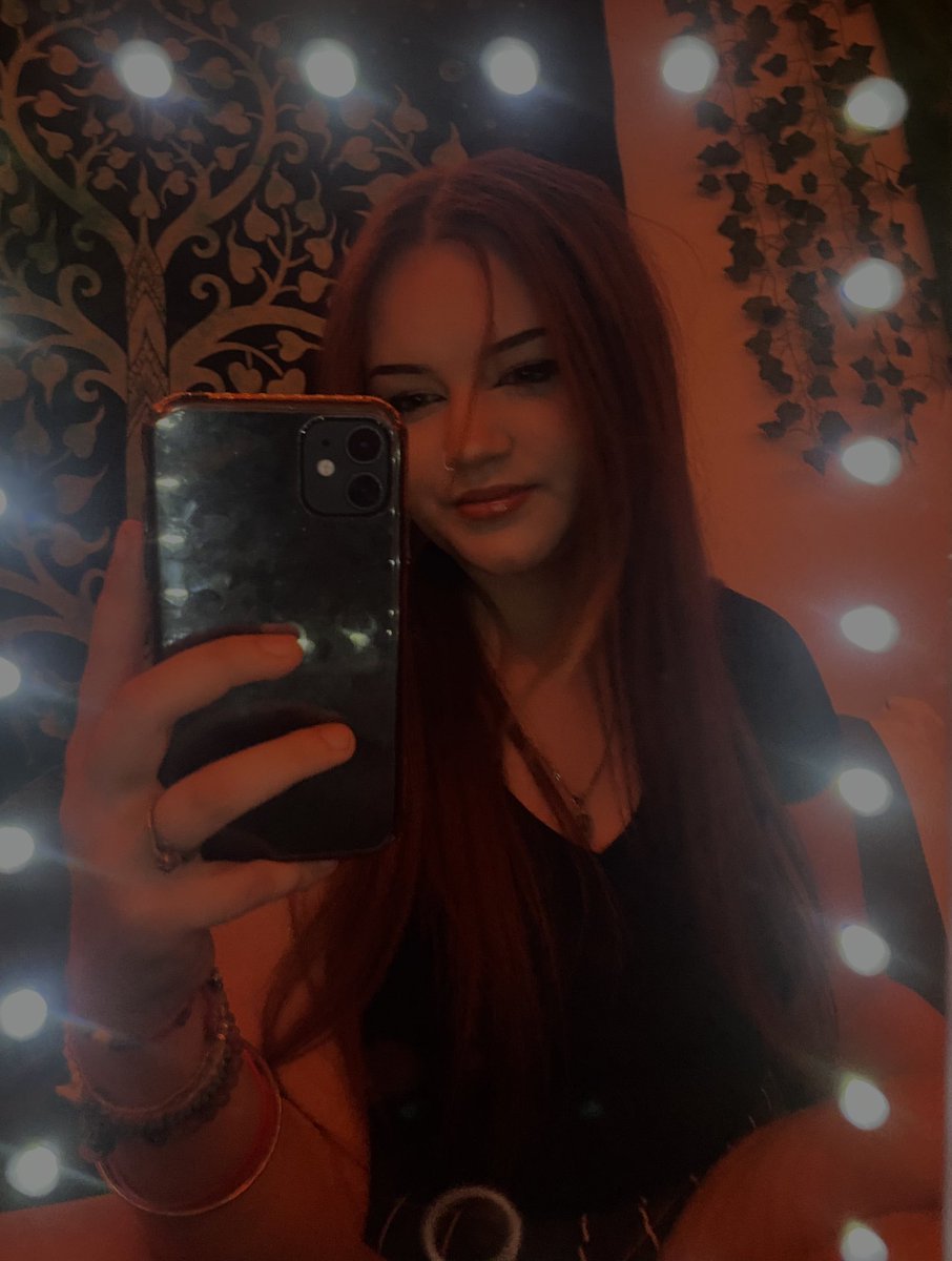 jayd4dena3's tweet photo. Updated pinned post! :)

Hi I’m Jayda/jay/jade idc lol she/her

Twilight 🌙
Tlou 🌿
Make up! 💄
420 friendly ;)
I like 99% of YouTubers
In a v happy relationship <3

Please feel free to hmu I love meeting new people :) https://t.co/XmjjRY0q3W