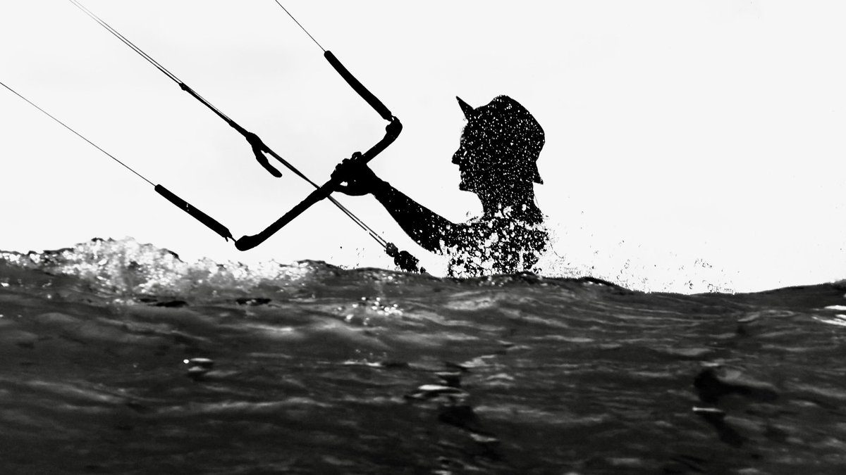 From: @mariewasher
location: San Francisco, California
tags: @corekites @corekitesusa 
・・・
Magic happens when @dude1bry takes the camera in the water! 🎩 
#kitinginyour30s #letskitesurf  #thekiteshots