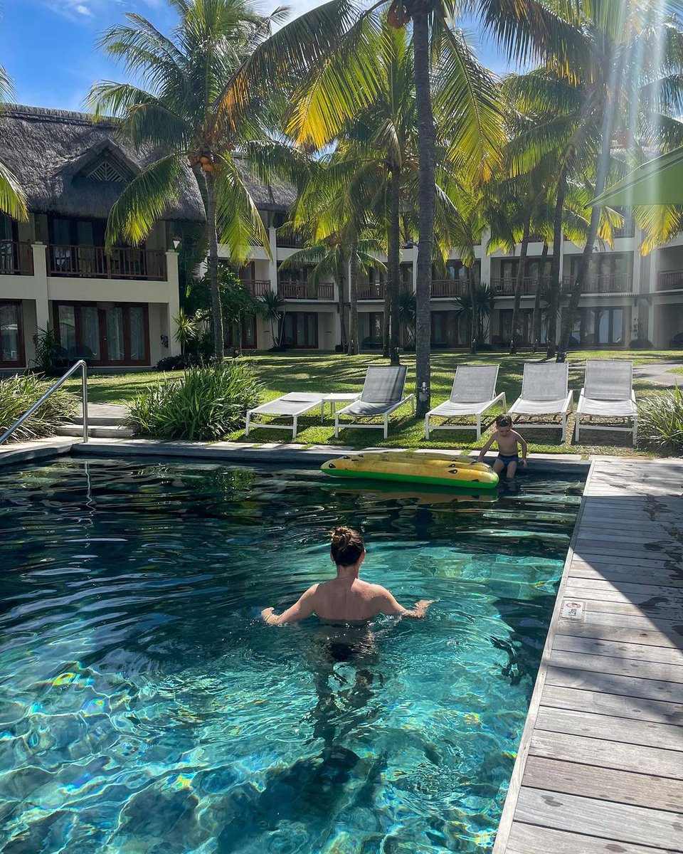 C_resorts's tweet photo. Life is better under palm trees! 🌴 Come hang with us at #CMauritius hotel and experience the ultimate tropical paradise ✨
#CResorts #CoconutDreams #MyCignature #ParadiseFound
📸 IG anna_bura9 , serenapisetta , menesi_robi https://t.co/5w7g1JRkuL