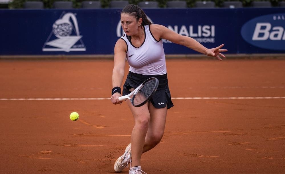 WTAntho's tweet photo. Nuria Branccaccio 22 ans🇮🇹 va jouer son 2nd match officiel en WTA à Bogota🇨🇴

Une pure joueuse de terre avec une excellente main Ses amortis un délice😍

Bilan 2023 :  16V - 5D on Clay

Un 1er tour face à la🇬🇷 Despina Papamichail pour espérer décrocher sa 1ère victoire en WTA https://t.co/sQZ8O5NKXV
