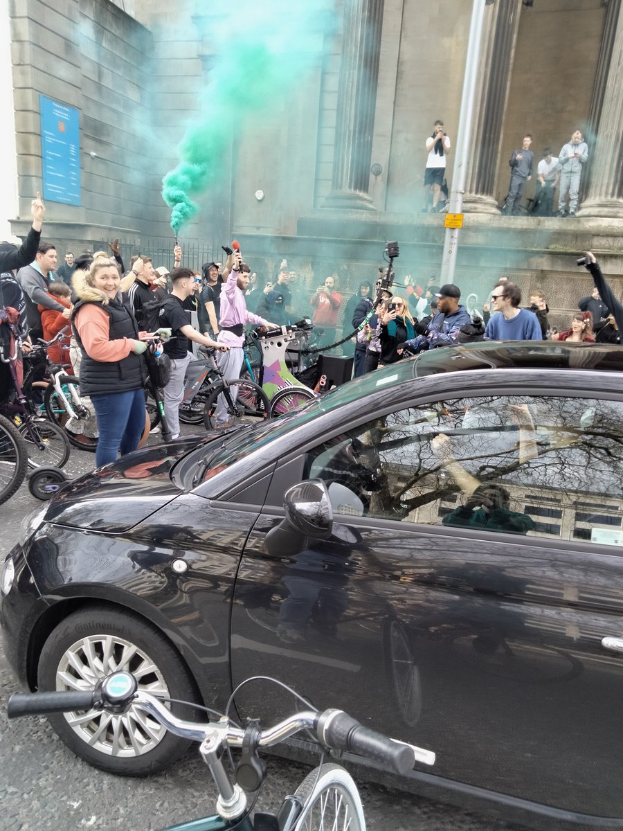 Luukeeeeee's tweet photo. Fun times at the dnb on a bike in bristol https://t.co/2YjdXZKM9r