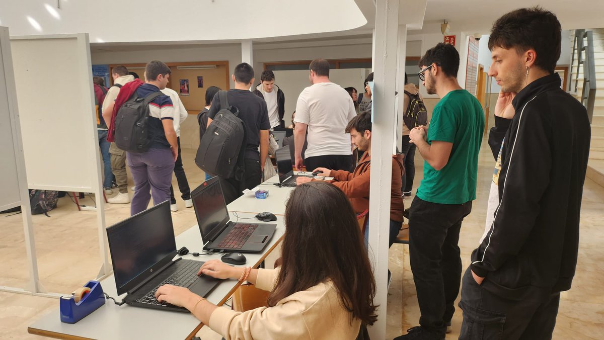 PurplespriteG's tweet photo. En nada el grupo de Purple Sprite hará un descanso para comer. Pero luego volvemos con todo🥰. https://t.co/zVkOEccdsb