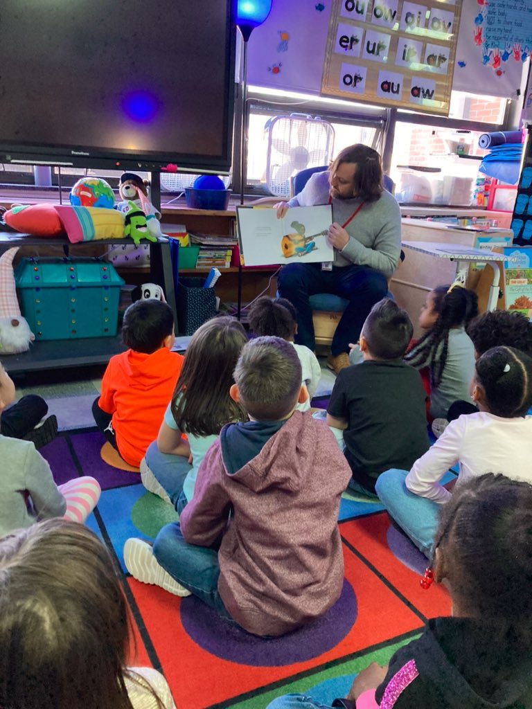 Ms_M_Kteacher's tweet photo. It was a busy, but amazing day in #Kindergarten! We kicked off #ReadingWeek with some great guest readers; a school committee member & a former #wktanchor student. We also released our Painted Lady Butterflies. #towniepride #teamwhiteknact #metamorphosis #reallifescience https://t.co/qZNctUzXyE
