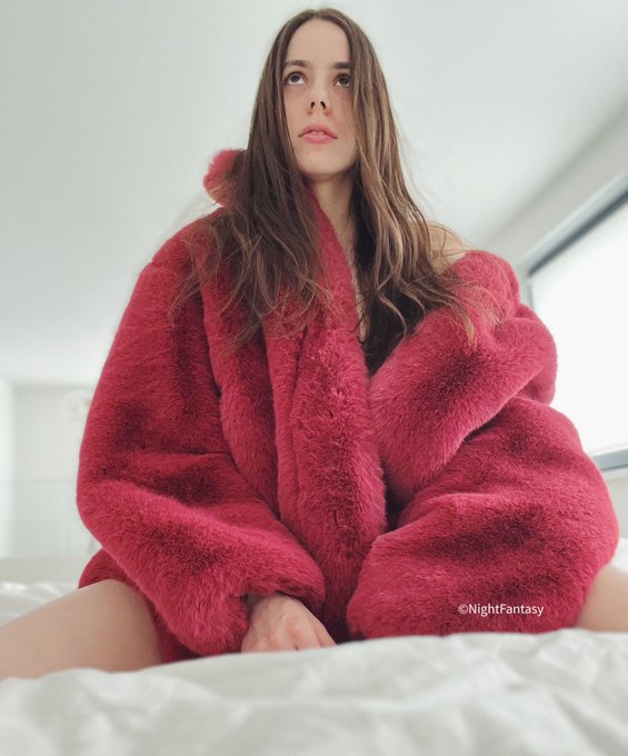 🇺🇸 Color + softness + thickness + fluffy = fur perfect 💕  🇵🇱 Kolor + miękkość + grubość + puszystość<a href="/tag/fauxfur"class="tags"><span>#fauxfur</span></a><a href="/tag/furcoat"class="tags"><span>#furcoat</span></a><a href="/tag/furlover"class="tags"><span>#furlover</span></a><a href="/tag/pinkfur"class="tags"><span>#pinkfur</span></a><a href="/tag/furprincess"class="tags"><span>#furprincess</span></a>