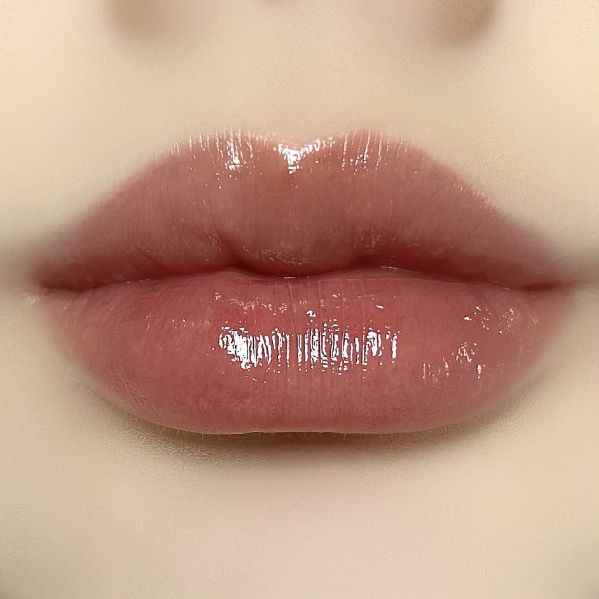 pimpuntaree's tweet photo. ลิปตัวใหม่ล่าสุด Rare Beauty ของแม่เซลคือสวยจึ้งเกินนน สี Honesty คือสวยสุดๆ รุ่น Soft pinch tinted lip oil เป็นทินต์แบบเนื้อลิปออยล์ เนื้อดีฉ่ำๆ ติดสี Stain ที่ปากเบาๆ สีสวย ติดทน ทาแล้วสีจะเข้มขึ้นนิดๆ ทาแล้วเย็นๆที่ปากด้วยนะ https://t.co/qGwBGiemM2