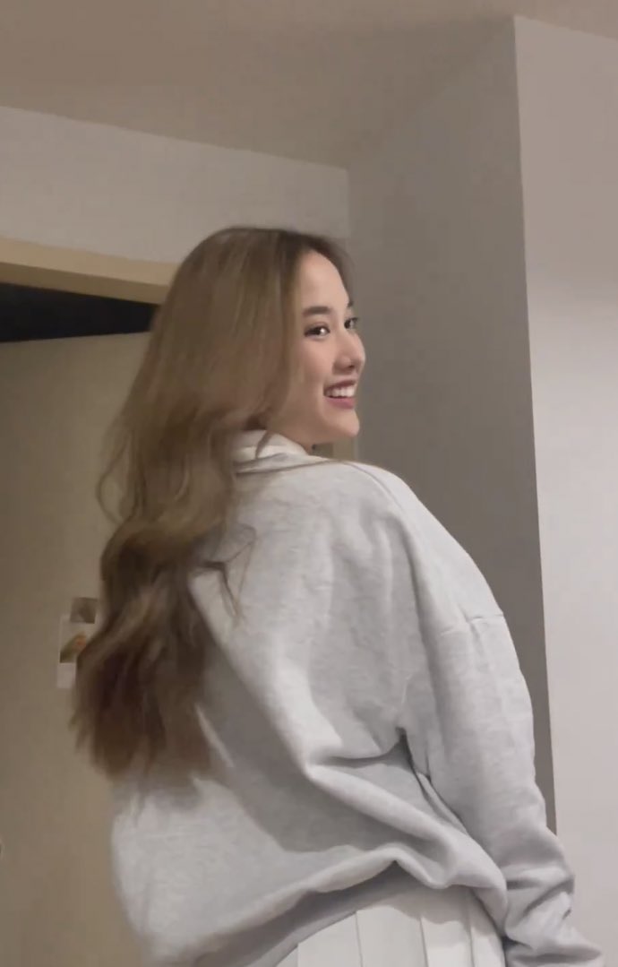 MedyaGirlfreen's tweet photo. ใช่ไหมวะ 👀 https://t.co/Cjz19UxvHX