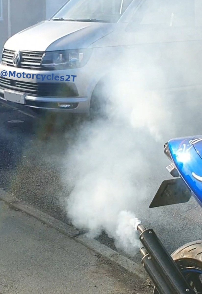 Motorcycles2T's tweet photo. Good to see the Yamaha YZR500 replica is free to roam the Clean Air City Zones here in the UK ๐
https://t.co/dkwAJh3lT9
#TwoStrokes #CleanAir #CastrolR https://t.co/qAdLE2DATK