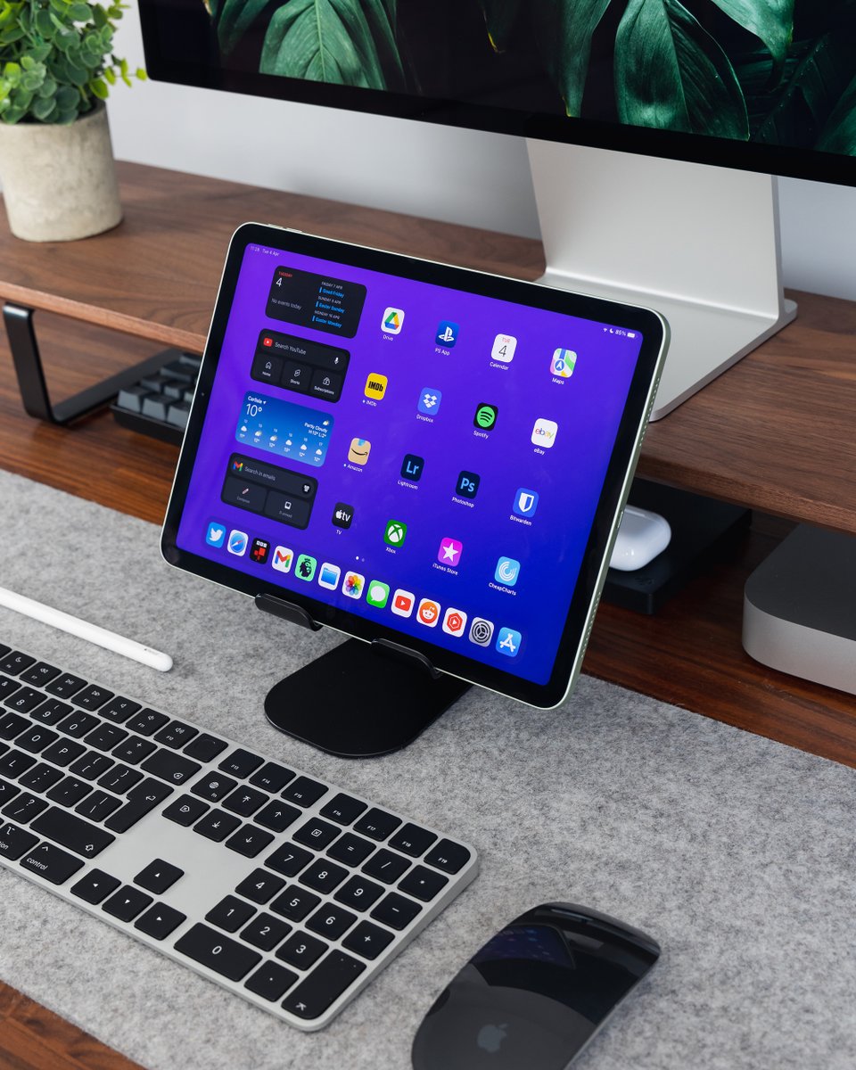 tomeversley's tweet photo. Thanks to @LamicallDirect for sending me one of their iPad stands.

#iPad #Apple #DeskSetup https://t.co/R41finn7Wr