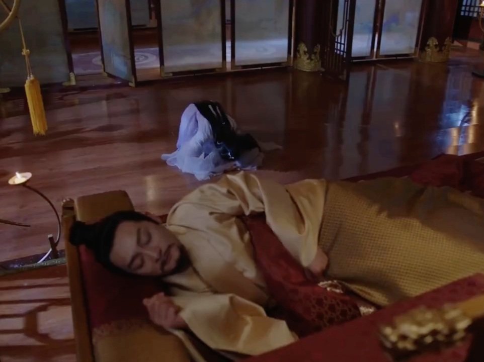 ajikdo39's tweet photo. [19]
#yetan paying respects to #qingkui &amp; #emperortun before her revenge mission

#heavenemperor &amp; #voidtyrant killed the wrong sister,
kui was the only one that loved tan since day 1,
they weren't just sisters, they were twins 💜💙

#thestarrylove #lilandi #hexuanlin #xiaminghao https://t.co/JOwM7y3272