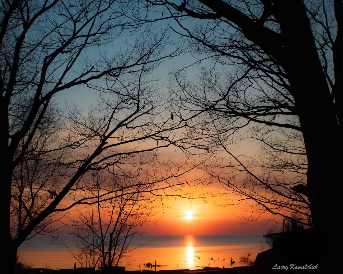 Naked Trees #Spring #sunsetphotography #Lake_Huron #SunsetLovers #sunset #photooftheday #PhotoChallenge2023April #ThamesCentrePhotographer #TwitterNatureCommunity