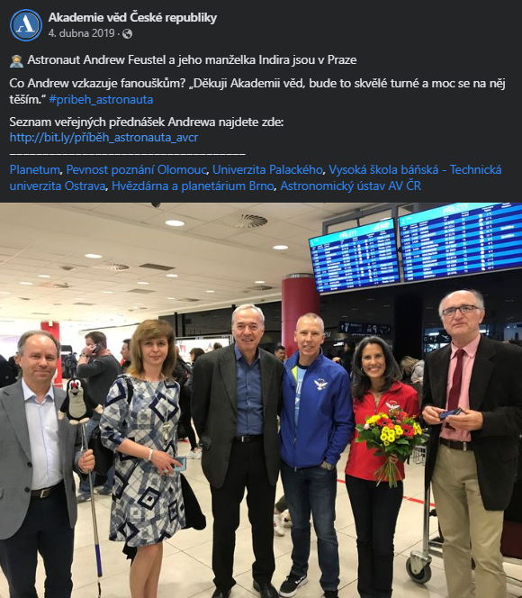 MilanSpace's tweet photo. Krásná vzpomínka na velkou Tour Českou republikou s "Krtkem astronautem synem" 2019!
Před 4 lety - 4. duben 2019:
Už jsou tady! ❤️❤️❤️
Indira @IndiraFeustel a Andrew Feustelovi dnes odpoledne přistáli na pražském Letišti Václava Havla! https://t.co/spzOD2Rj3h