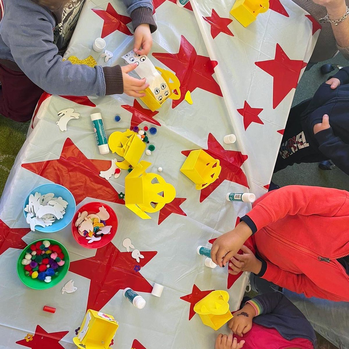 GreenwichLibs's tweet image. It was a fantastic morning at #ColdharbourLibrary today! Lots of #EasterHoliday fun with an Easter Egg craft 🎨 and an eggs-cellent Easter Egg hunt! ✨ There are so many fun activities happening, make sure to visit and join in! 📚 #LoveYourLibrary