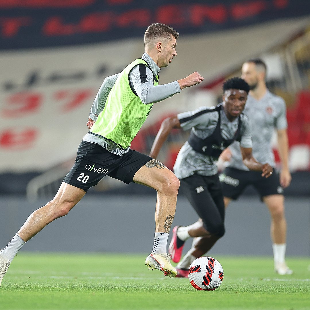 Al Jazira Club (@aljazirafc_en) on Twitter photo Getting ready! ๐โโ๏ธ
Our training session ahead of facing Al Nasr in #ADNOCProLeague ๐
#AJC Getting ready! ๐โโ๏ธ
Our training session ahead of facing Al Nasr in #ADNOCProLeague ๐
#AJC