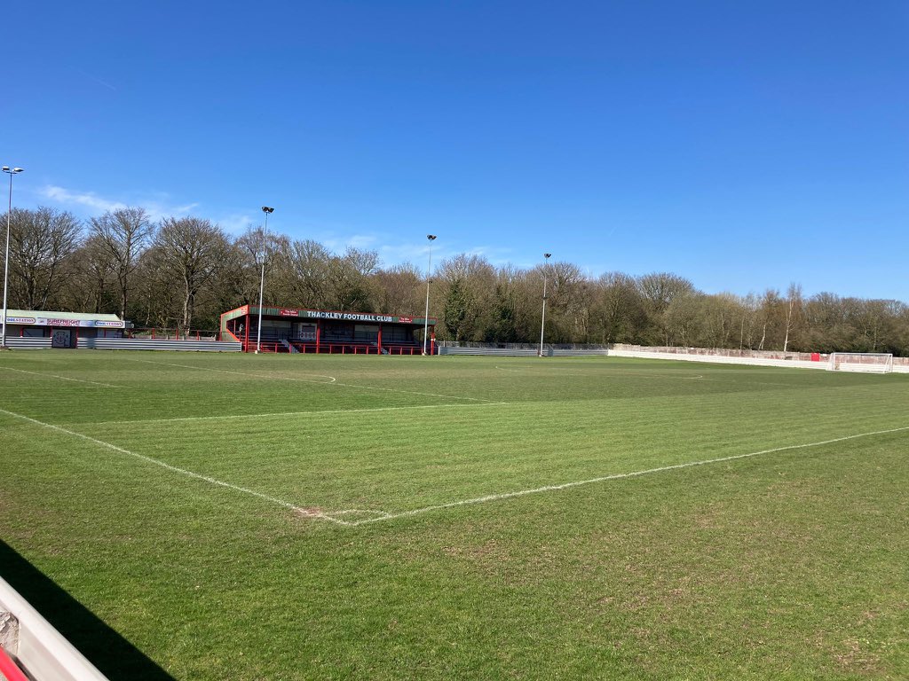 ThackleyAFC's tweet photo. The stage is set and the pitch is ready as #ThackleyAFC tonight host the Bradford &amp; District Cup semi final between @FCofBaildon and Bolton Woods Socials

The bar and tea bar is open if you want to come down to watch the match! 🍺🍔🍟 

Kick off 7.30pm https://t.co/227QDDKyW2