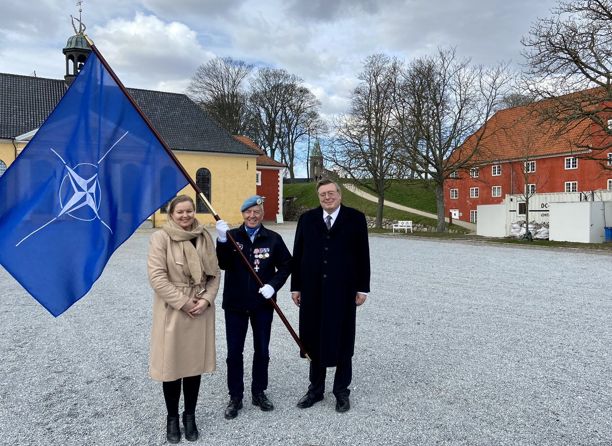 I dag bliver Finlands og den nordiske sikkerhed og <a href="/NATO/">NATO</a> som helhed styrket – som Stoltenberg siger. Tillykke til 🇫🇮 og tillykke til os: endnu en gang står vi sammen og viser at partnerskaber og samarbejde er vejen frem, og vi ikke lader os intimidere af Putin. 
Næste stop: 🇸🇪