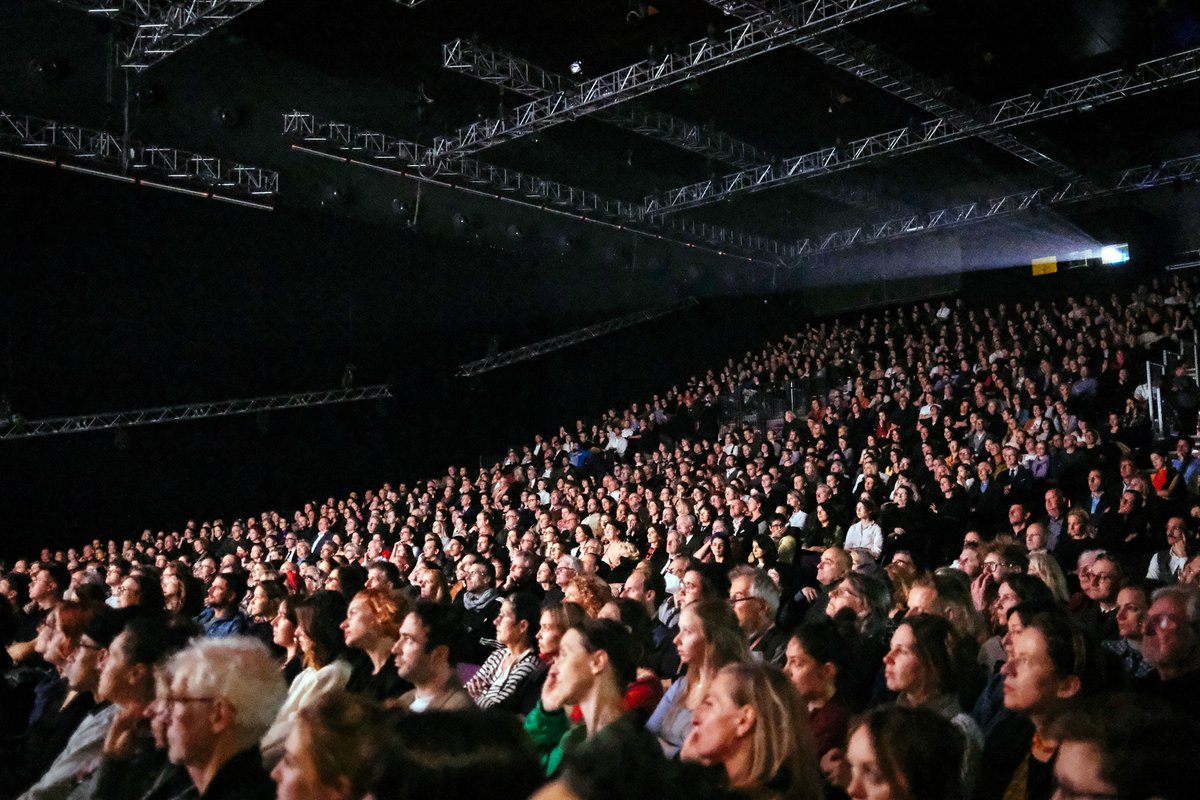 💐 Die #Diagonale23 zieht Bilanz und gratuliert allen Preisträger*innen nochmals sehr herzlich. ➡️ bit.ly/3nLTx0p

#FestivalOfAustrianFilm © Diagonale/Clara Wildberger