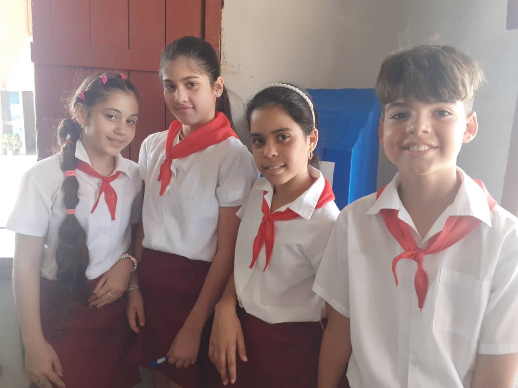 BertaMatilla's tweet photo. Millones de razones para estar felices. Felicidades para todos ❤💙💚💛💜 @elsa_ena @Eugeniocubano @yarobyalvarez @Oytsa1 @NelsonLuisRodr4 https://t.co/T045L5qS00