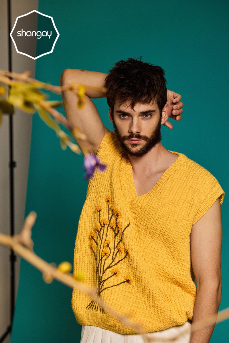 alvaroricoinfo's tweet photo. Eu queria ser uma abelh.. BRINCADEIRA

📸 | Álvaro Rico em novas fotos para a Shangay - lindo demais 😭🩷 https://t.co/LQdRKTBscT