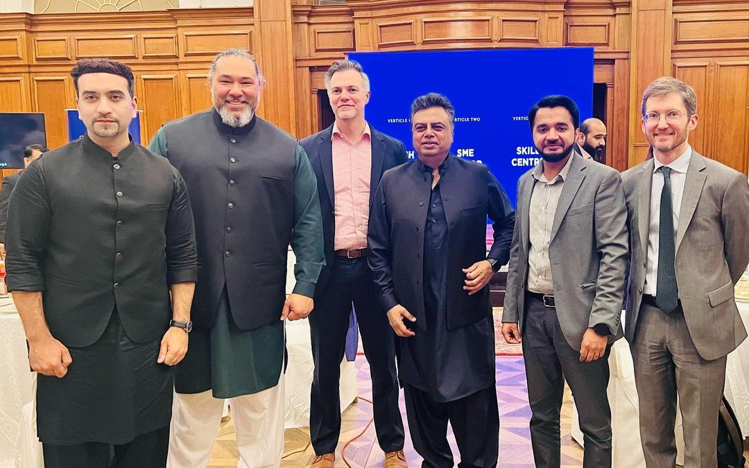 farhansaleem776's tweet image. Delighted to met with IT Heroes of Pakistan at @DirActionSkills .Kudos to @nabeelaq to establish such an amazing platform. @DigitalMandee @paktechforum_  #digitalmandee #pakistantechforum
