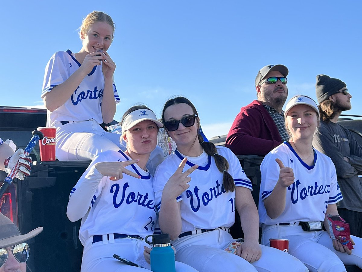 Lutz_22's tweet photo. First tournament weekend was filled with ups and downs.  But how they respond is a sign of the direction they are headed.  Enjoy this ladies.  More work ahead! https://t.co/8gCnTrVat2