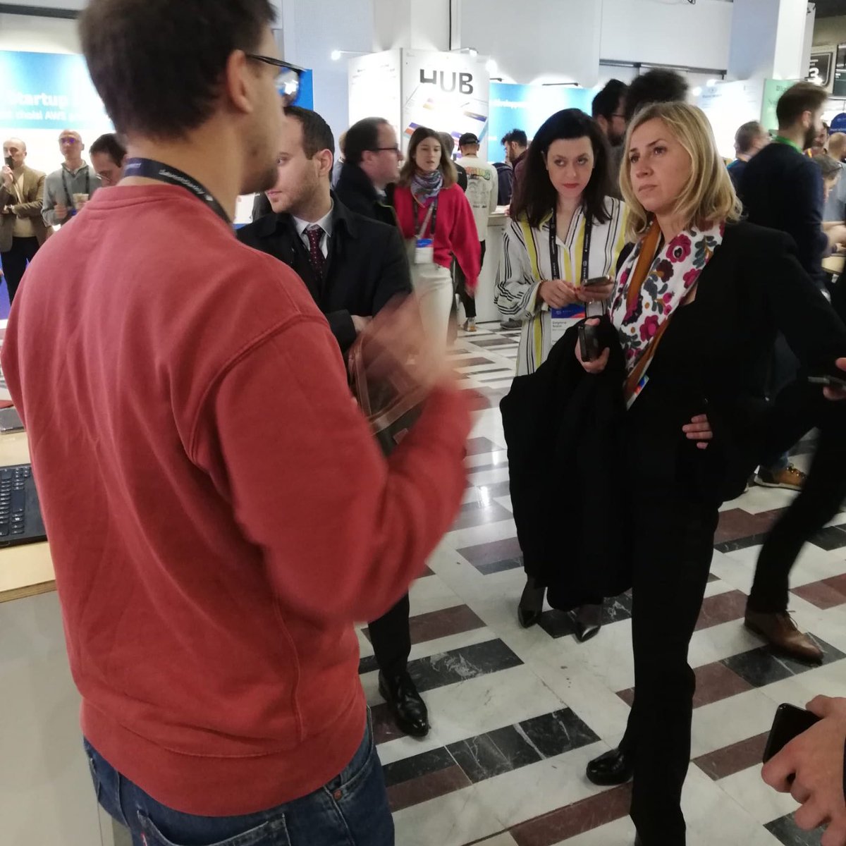 NellyGarnier's tweet image. Rencontre avec des start-ups et de nombreux acteurs du numérique à l’occasion de l’#AWSSummit2023