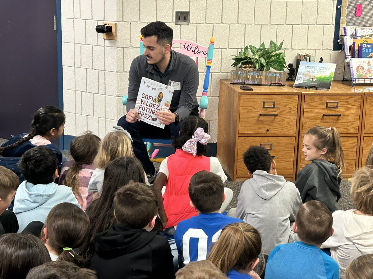 barton2ndgrade's tweet photo. Mr. Camilleri took time to come read to all of second grade. We enjoyed listening to the story. #wegienkawildcat https://t.co/3pOjlMTabh