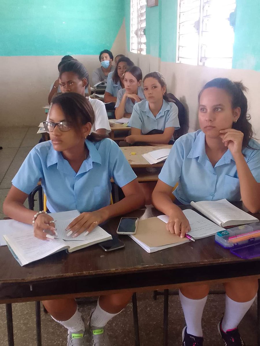 Millones de razones para estar felices. Felicidades para todos ❤💙💚💛💜 <a href="/elsa_ena/">Ena Elsa Velázquez Cobiella</a> <a href="/Eugeniocubano/">Eugenio González Pérez</a> <a href="/yarobyalvarez/">Director Provincial Educación Artemisa</a> <a href="/Oytsa1/">Oytsa Longa</a> <a href="/NelsonLuisRodr4/">Nelson Luis Rodríguez Díaz</a>