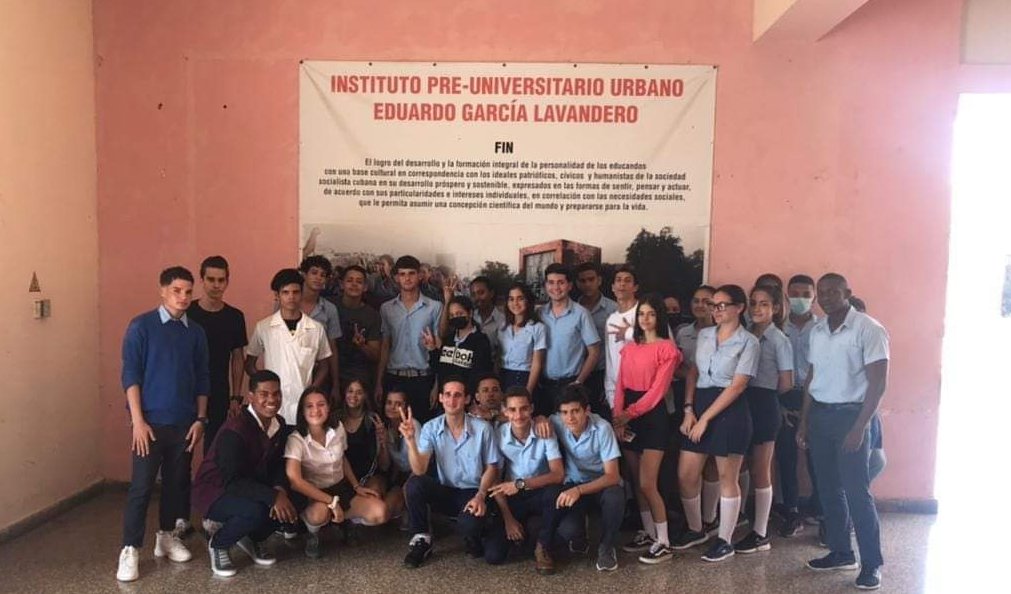 BertaMatilla's tweet photo. Millones de razones para estar felices. Felicidades para todos ❤💙💚💛💜 @elsa_ena @Eugeniocubano @yarobyalvarez @Oytsa1 @NelsonLuisRodr4 https://t.co/T045L5qS00