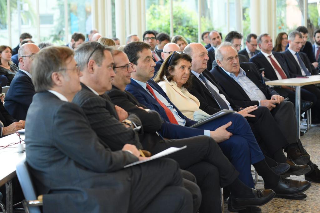 ReRebaudengo's tweet photo. Un ringraziamento speciale al Ministro @GPichetto @MASE_IT, al Presidente @Besseghini @ARERA_it e alle relatrici e ai relatori che hanno reso così interessante l'evento di @E_Futura @Confindustria e @UTILITALIA sulla Riforma del #MercatoElettrico europeo https://t.co/D1Gcj2BsEU https://t.co/7S8ebQZ1l0
