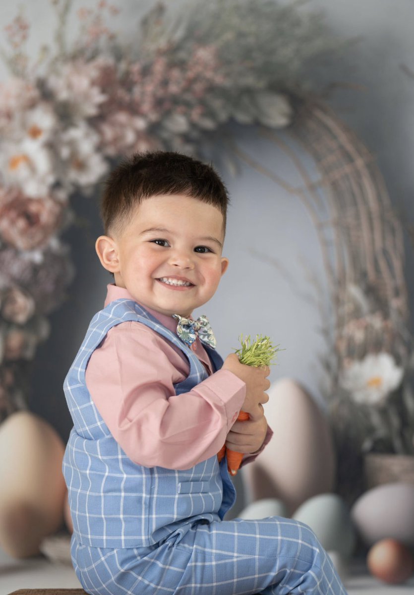 churls2hot's tweet photo. Robert’s Easter Pics 🐣 https://t.co/bVztFmMQpm