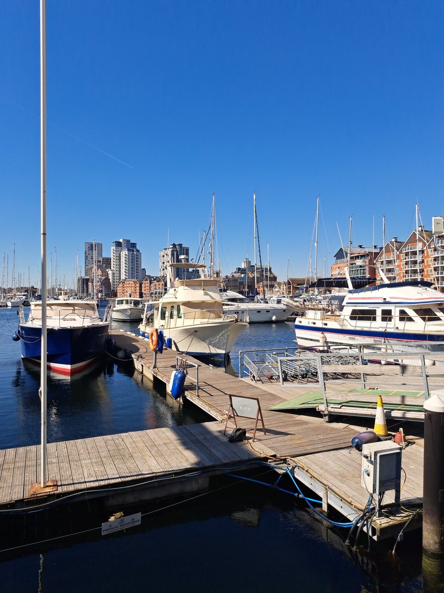 Clear blue skies on our waterfront today
#nofilterneeded 
<a href="/UniofSuffolk/">University of Suffolk</a> <a href="/allaboutipswich/">All About Ipswich</a> <a href="/IpsMaritime/">Ipswich Maritime Trust</a>