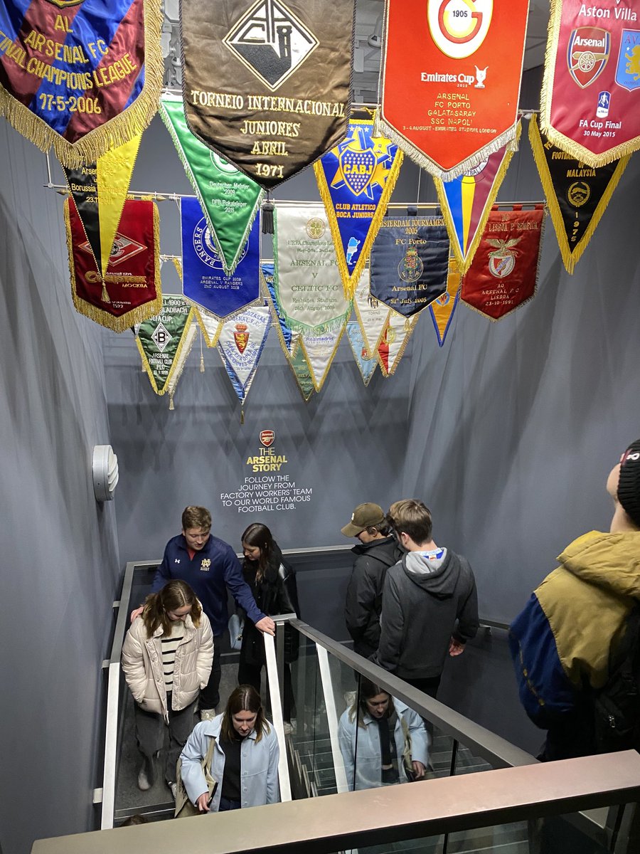 Walking tour of Highbury Fields, Arsenal Stadium and the Emirates today to go with our reading of Nick Hornby’s FEVER PITCH. ⁦(⁦<a href="/Arsenal/">Arsenal</a>⁩ great Charlie George joined us at the start to tell a few stories) 1/2