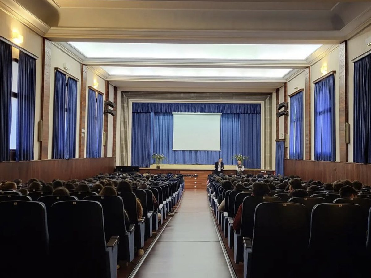 ColeMontesion's tweet photo. #BACMontesion
@aamontesion
📍Para finalizar la Jornada, la asociación de Antiguos Alumnos ha convocado a través de los grupos MAGIS 🌠a exalumnos de varias promociones para dar a conocer todas sus actividades. https://t.co/KJIGsQTCP7