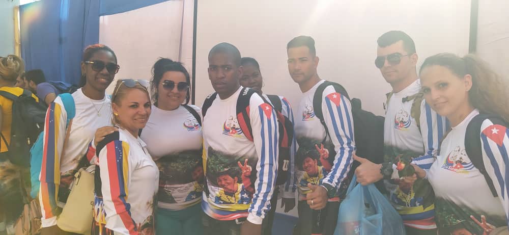 AdanVillavicen5's tweet photo. No claudicaremos jamás a los principios, Humanistas y solidarios. Hoy presente desde la republica Bolivariana de Venezuela, nuestros jóvenes presentes. #UnaMejorJuventud @UJCdeCuba @DiazCanelB @aylinalvarezG @UJCVC1 @japortalmiranda @Colina_VClara @DeZurdaTeam_ @CeciCuba https://t.co/wc2Z5VBKjq