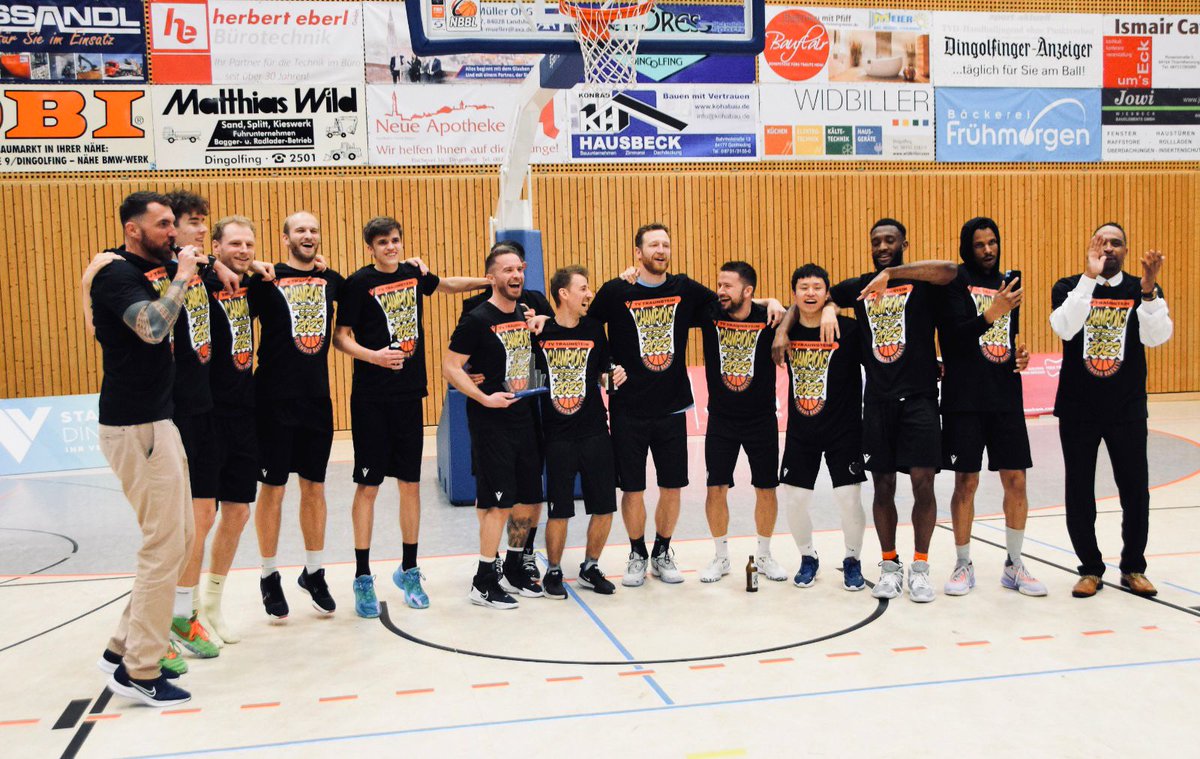 kazmoney5's tweet photo. CHAMPION 2022-23!🏆✨🌸 🇩🇪

ドリブル、パス、シュートなんにもできない。ディフェンスきもい、バスケセンスがゼロ。昔、散々に言われ続けてきたけど、

頑張り続けたら、

今はドイツでプレーして、プロ選手、プロコーチと一緒にリーグ優勝の経験ができた。

#ヨーロッパ #ドイツ #バスケ #日本人 https://t.co/yeKs9by6dp