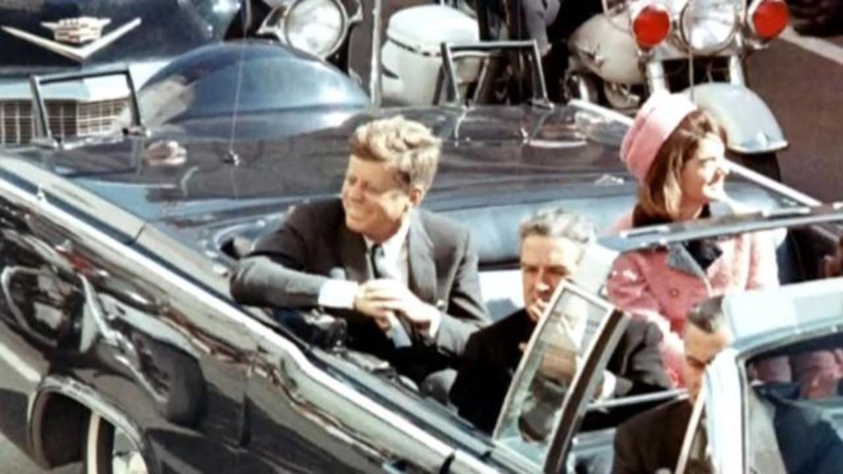 shipwreckshow's tweet photo. The next someone says "the gov't wouldn't do that" gently remind them the gov't killed a sitting president in broad daylight, denied it for 60 years then distracted you with alien motherships &amp; Chinese spy balloons when finally forced to admit it. https://t.co/2jIaPVGzsT
